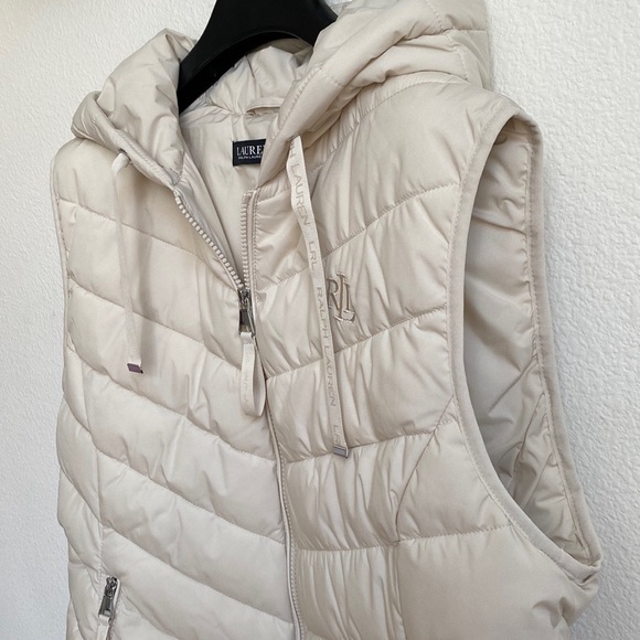 NWT🍁Lauren Ralph Lauren Women’s Stretch Hooded Puffer Cream Vest- Size Large - Picture 6 of 10